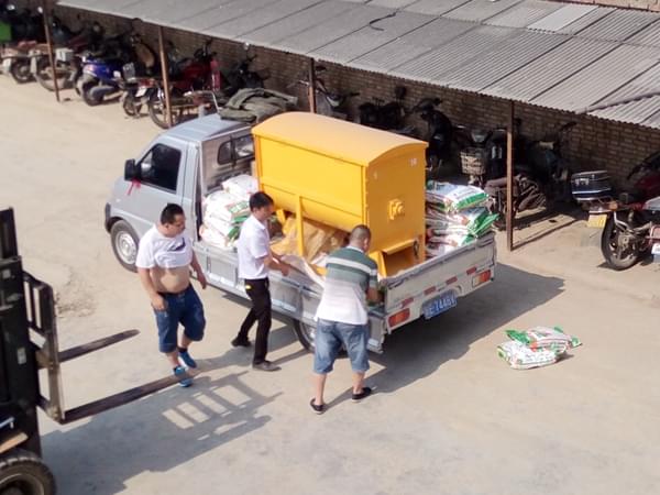 【貼心服務(wù)】安陽(yáng)養(yǎng)殖戶的選擇兩相電飼料攪拌機(jī)