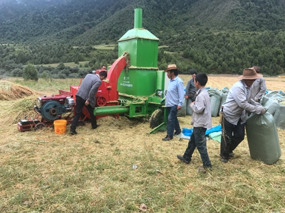 青海秸稈打包機客戶現場 (7)